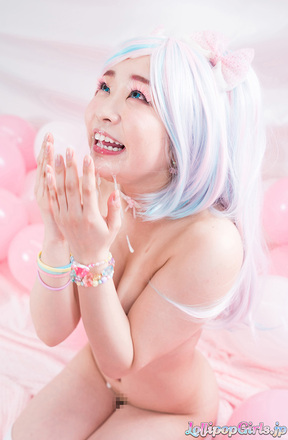 Minano Ai blowbanged on her knees and cum in her mouth